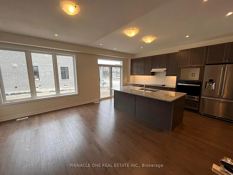 2107 Hallandale St — Photo 33