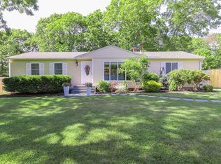 116 W Tiana Rd, Hampton Bays, NY 11946