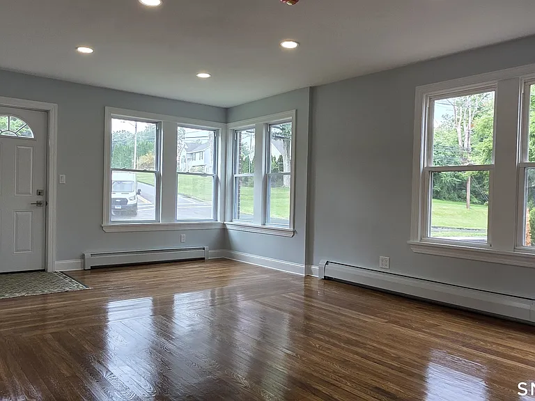 782 Center St — Photo 10