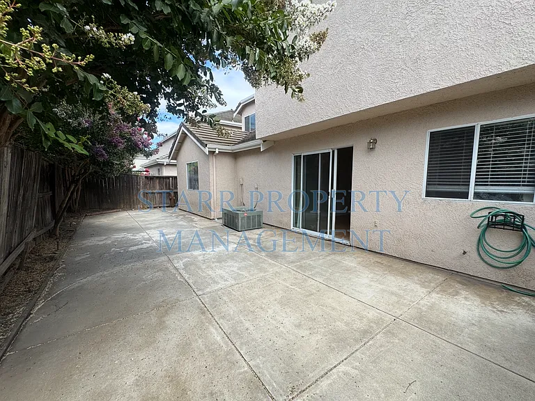 4355 Legacy Ct — Photo 16