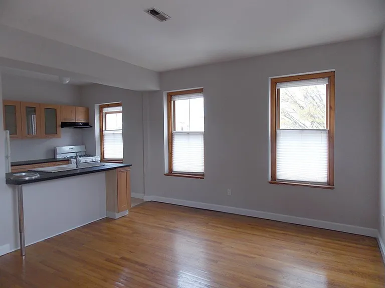 1010 State St #4 — Photo 3
