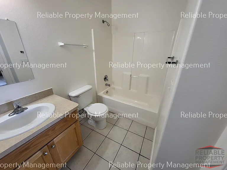 685 John Adams Pkwy #3 — Photo 5