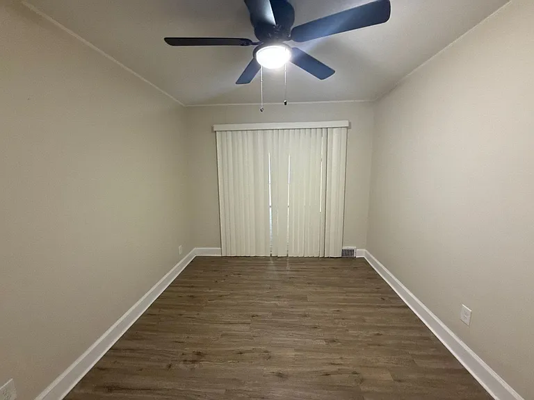 15519 Plainview Ave — Photo 4