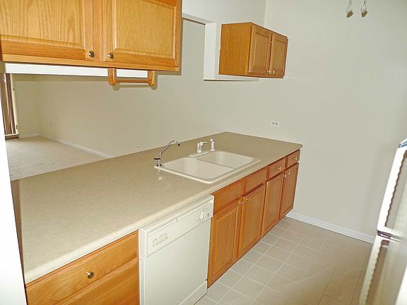 5th image of 185 Hunt Club Dr