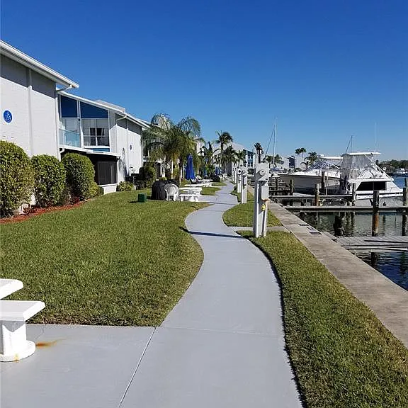 171 Medallion Blvd #B — Photo 8