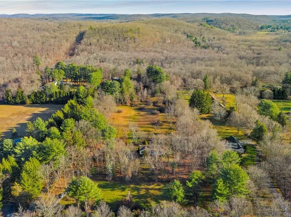 25 E Field Dr, Bedford, NY 10506