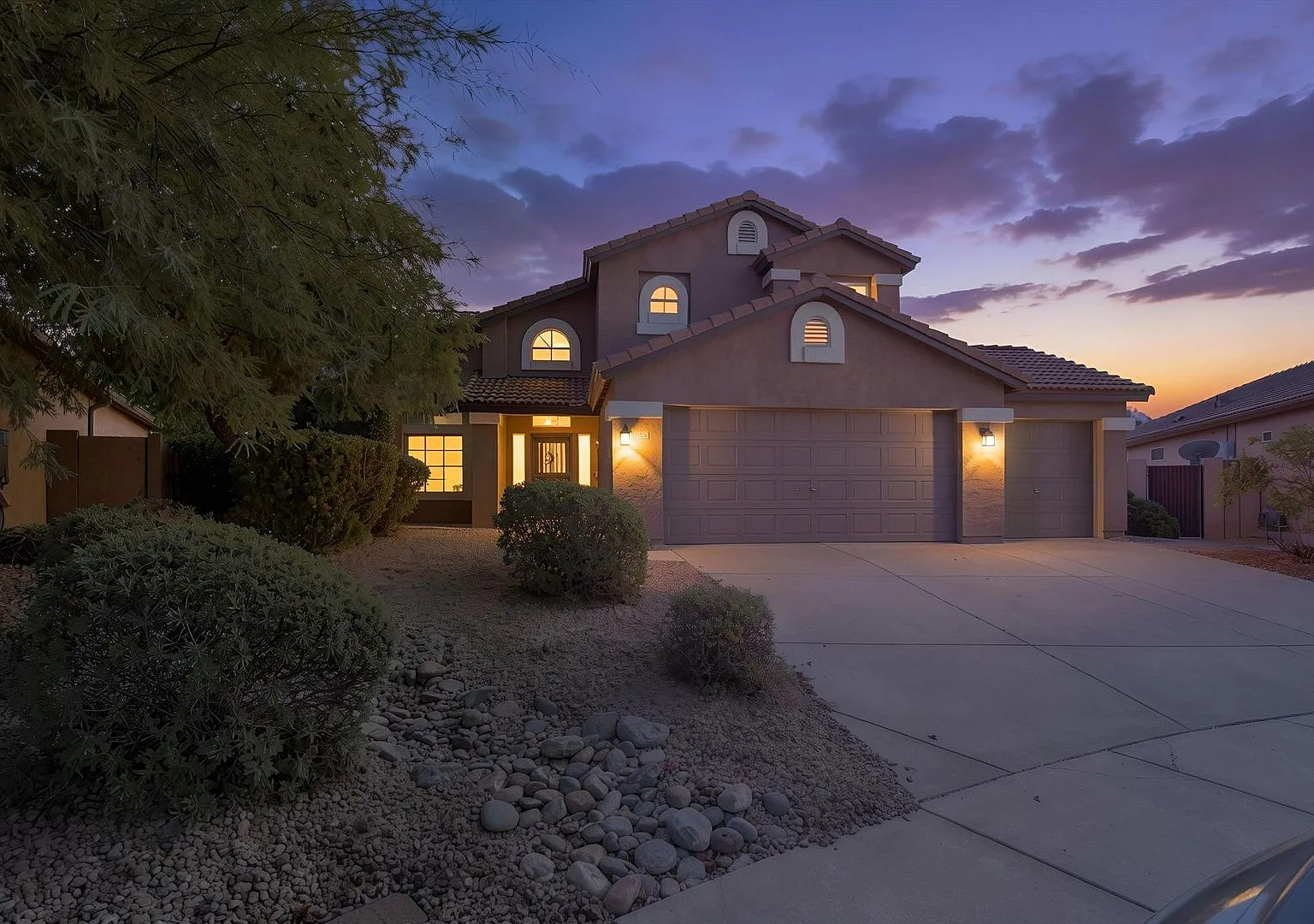 4 Bedroom, 3 bathroom, 3 car Garage, 1 bedroom and full bath on main level, available now in Tatu... — Photo 2