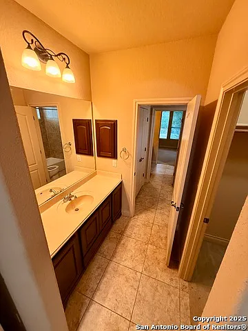 215 Evans Oak Ln — Photo 28