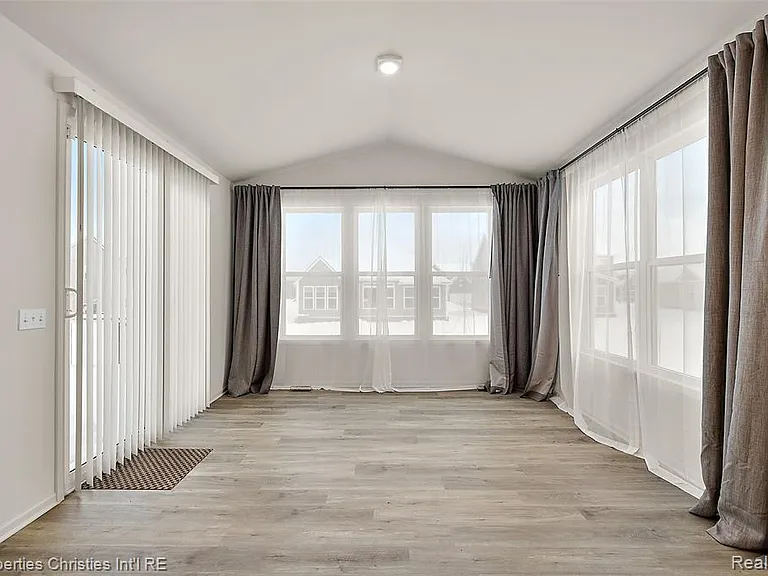 2436 Parkshore Dr — Photo 21