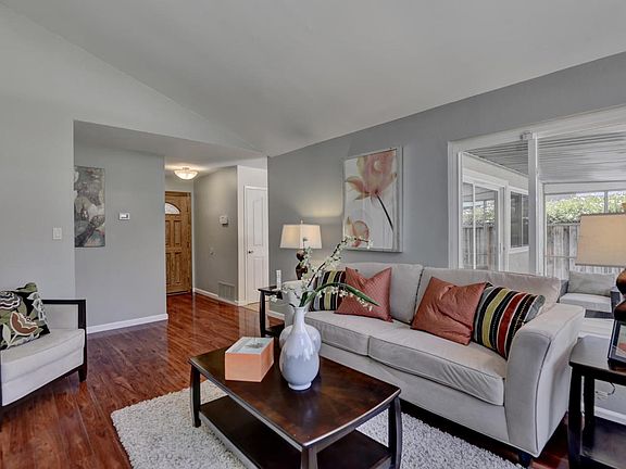 5th image of 879 Furlong Dr