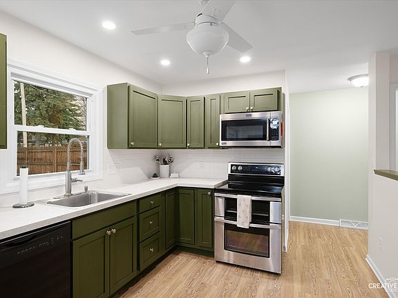4th image of 1040 Johnston Dr