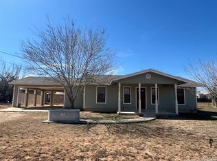 208 S Jamison, Devine, TX 78016