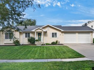 5343 Mission Ln, Lincoln, NE 68521
