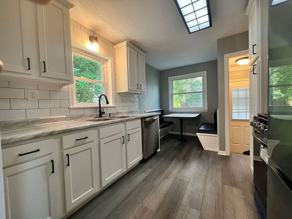 1st image of 935 Davies Ave