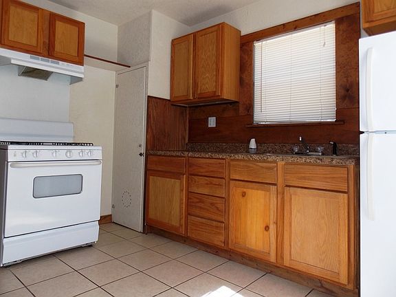 5th image of 1009 W Ave E