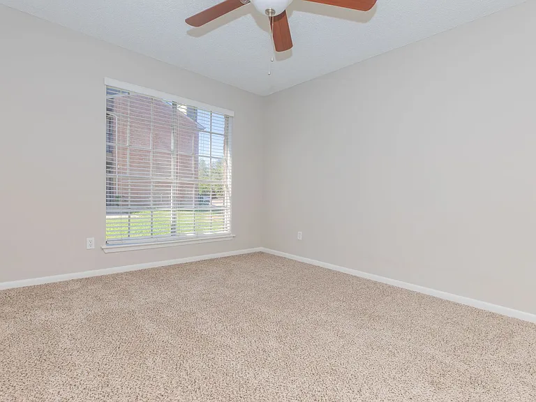 Coventry Park Apartments — Photo 36