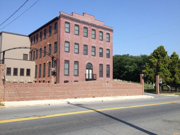 1360 N George St APT 4