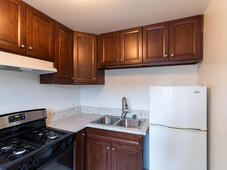 406 Oak St — Photo 7