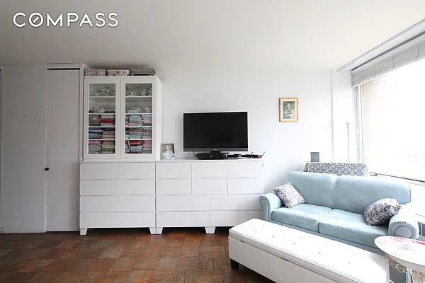 Rented by Compass | media 12