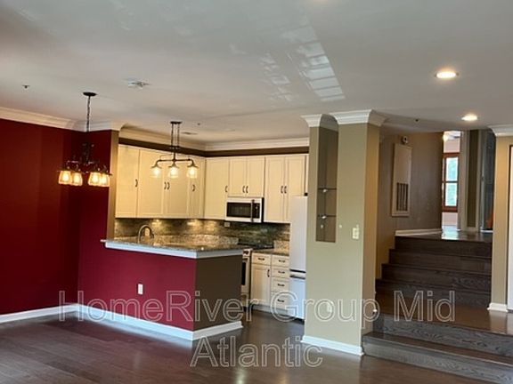 4th image of 279 S Pickett St APT 117
