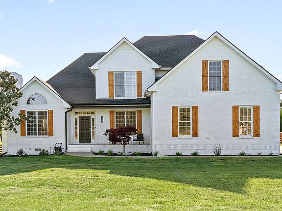 2nd image of 526 Clubhouse Ln