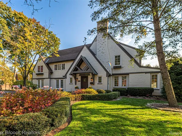 528 Covington Rd, Bloomfield Hills, MI 48301