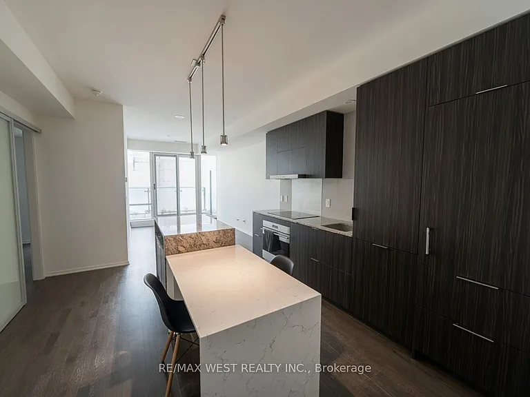 1 Bloor St E #524 — Photo 4