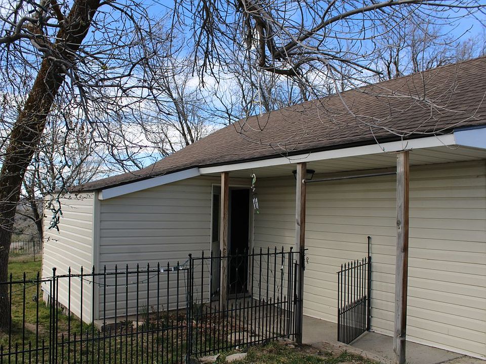 2nd image of 517 W C St