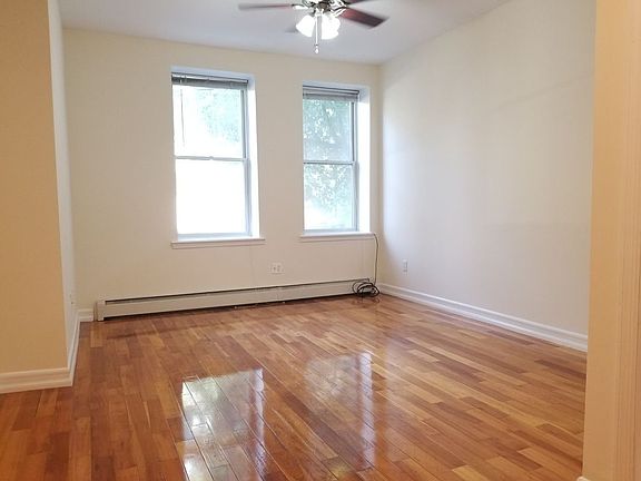 3rd image of 411 17th St APT 1A