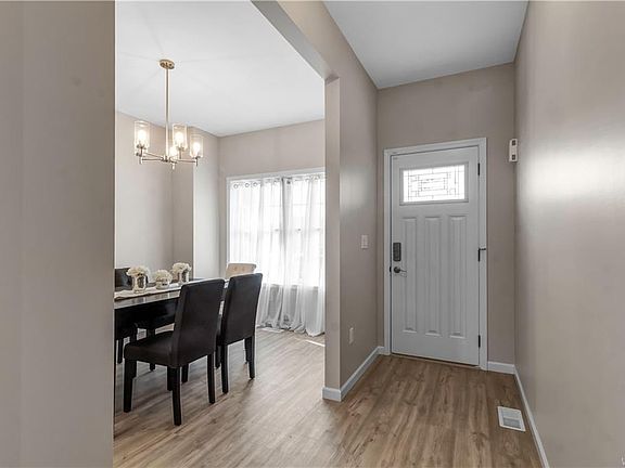 4th image of 214 Cortland Ave