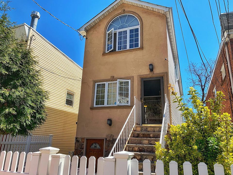 1st image of 775 Van Duzer St