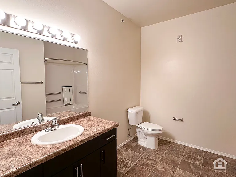 University Hills Village — Photo 209