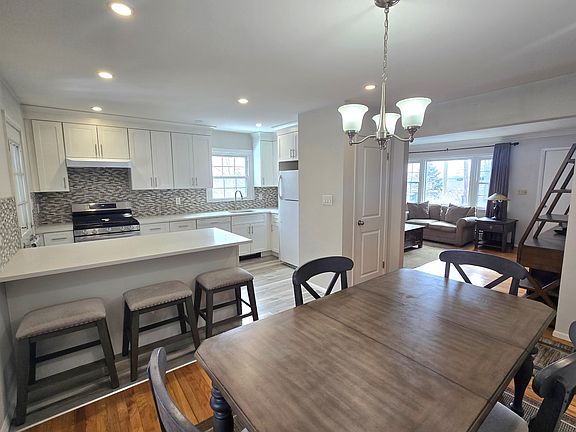 4th image of 9 Haven Ct Floor 1