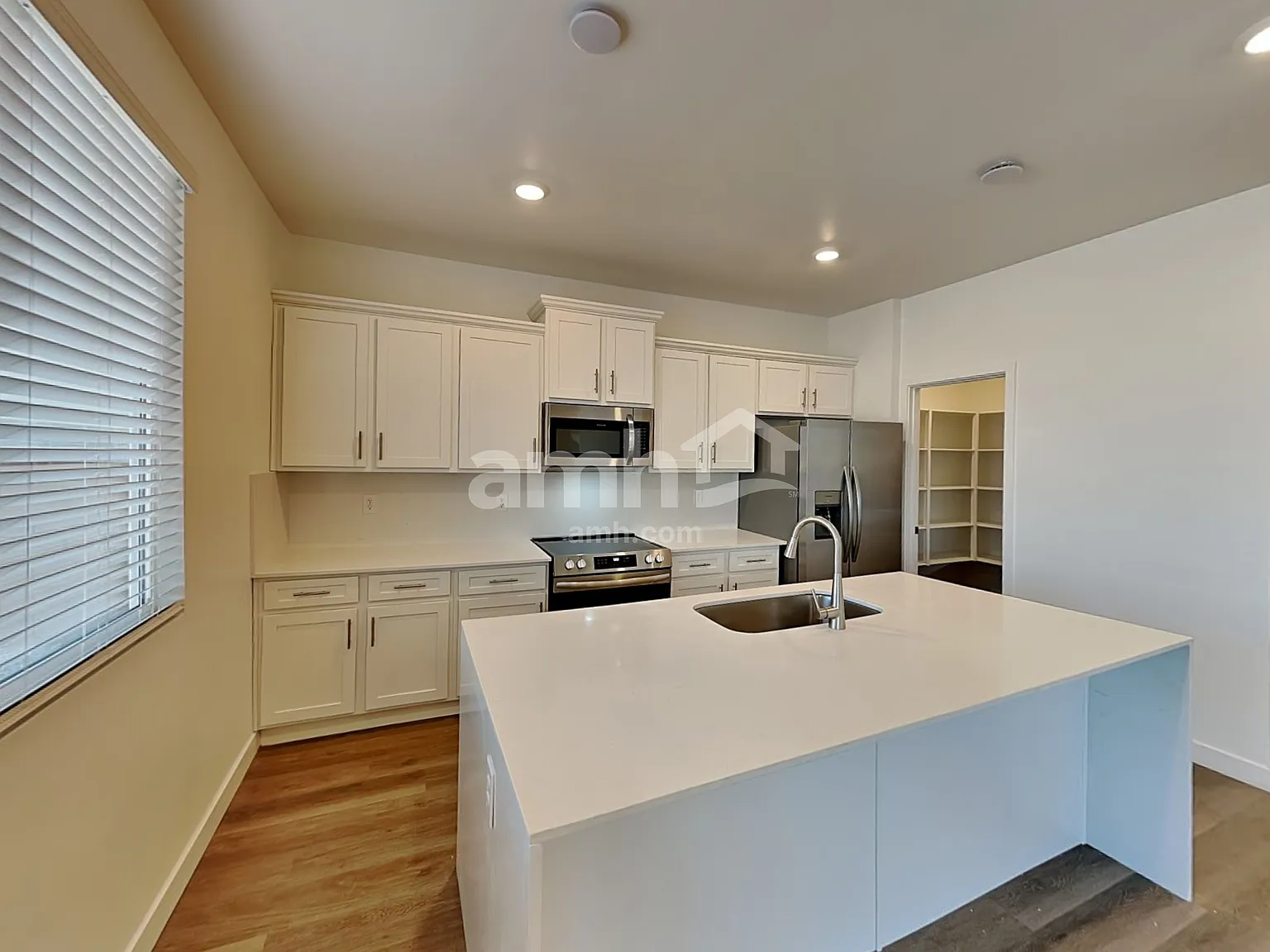 4 bed, 2.5 bath, 2240 sqft, $2,285 — Photo 4
