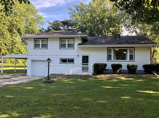 922 E 1150th Ave, Shobonier, IL 62885