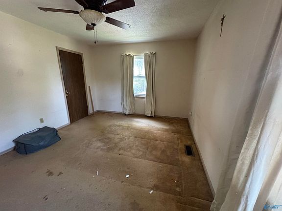 5th image of 921 Mary Jane Dr NW