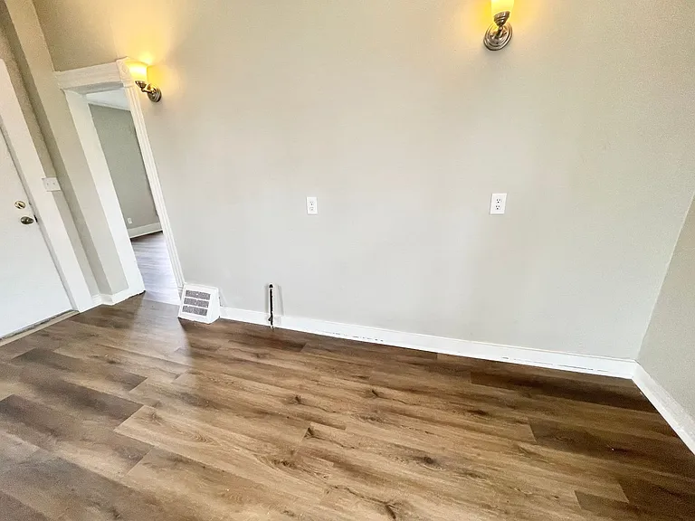 410 W 14th St — Photo 3