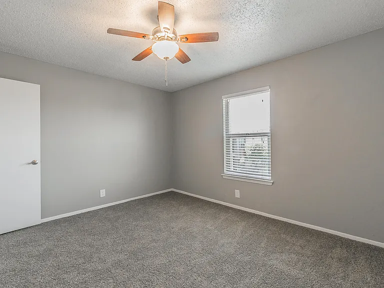 Davis Park Apartments — Photo 34
