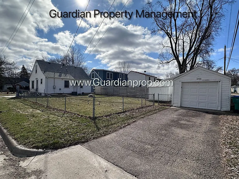 2700 Florida Ave S — Photo 20