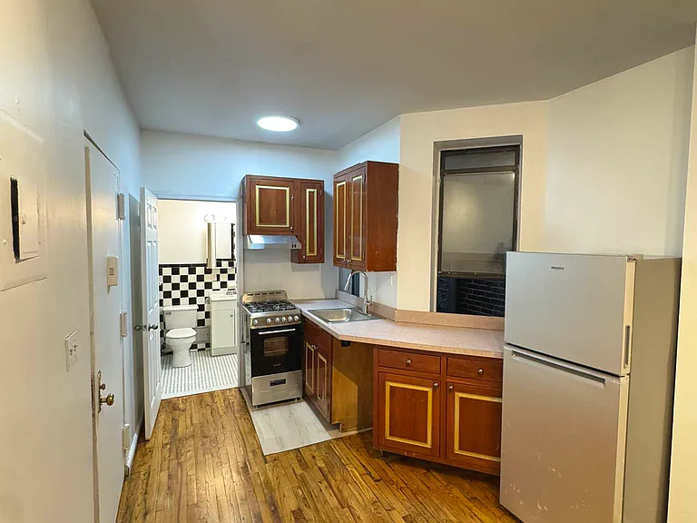 447 W 37th St #1RW — Photo 8