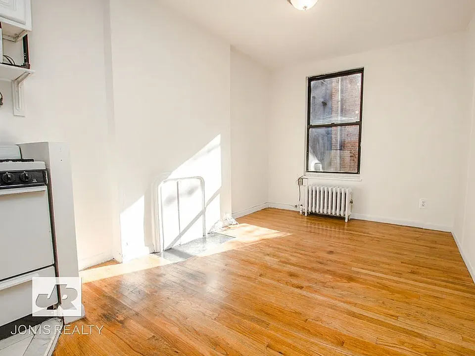 223 E 35th St #2W