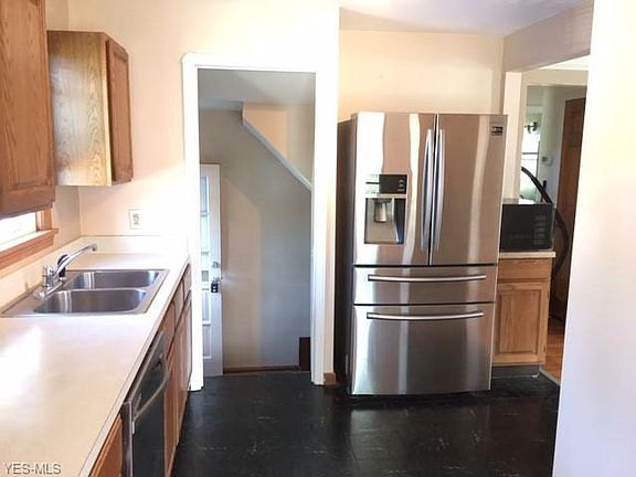 4th image of 5906 Bradley Ave