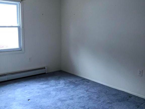 5th image of 146 Pulaski Blvd