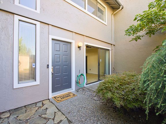3rd image of 28615 SW Ash Meadows Blvd APT 10