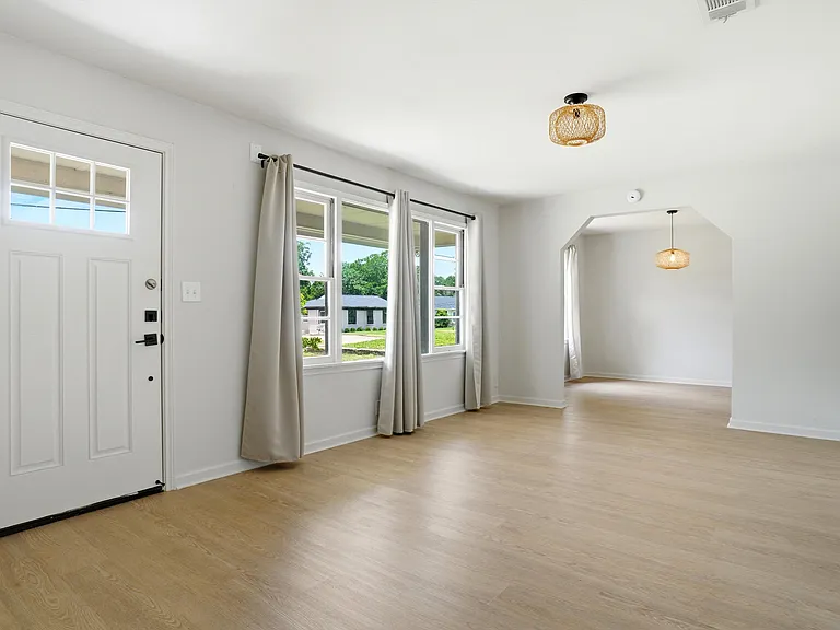 209 Westfork Dr — Photo 4