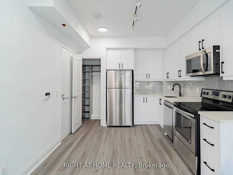 15 Zorra St #901 — Photo 11