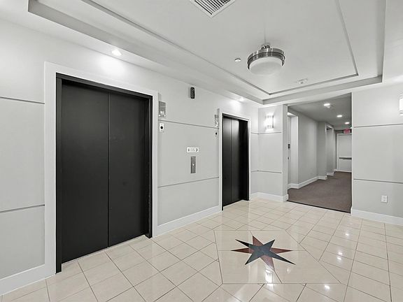 3rd image of 1419 Montrose Blvd Unit 604