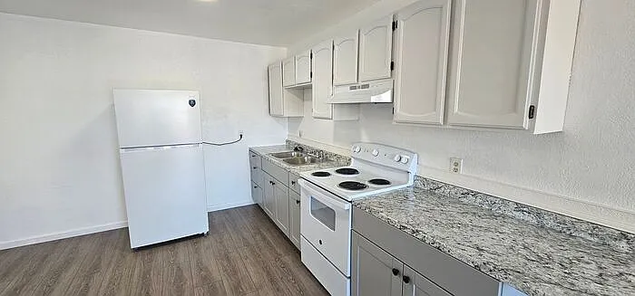 260 Linden St #8 — Photo 4