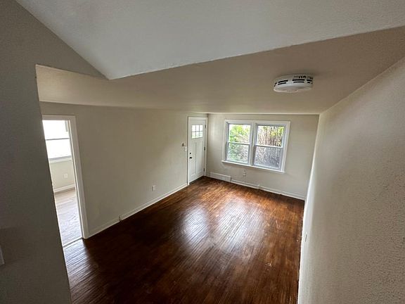3rd image of 870 Highland Ave #2