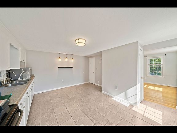 5th image of 124 S River St APT 1